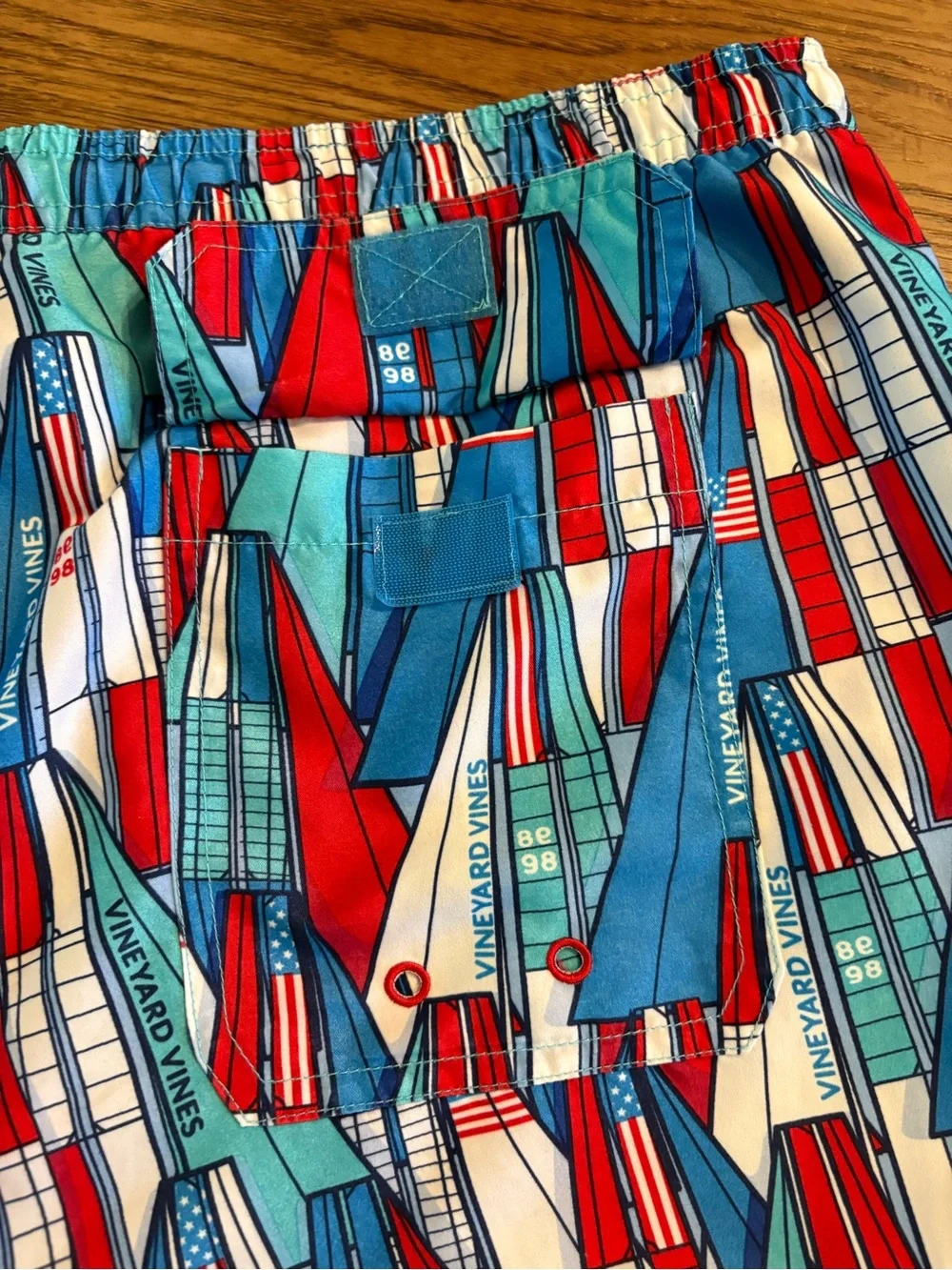 Vineyard Vines Sailboat USA Print Swim Trunks L